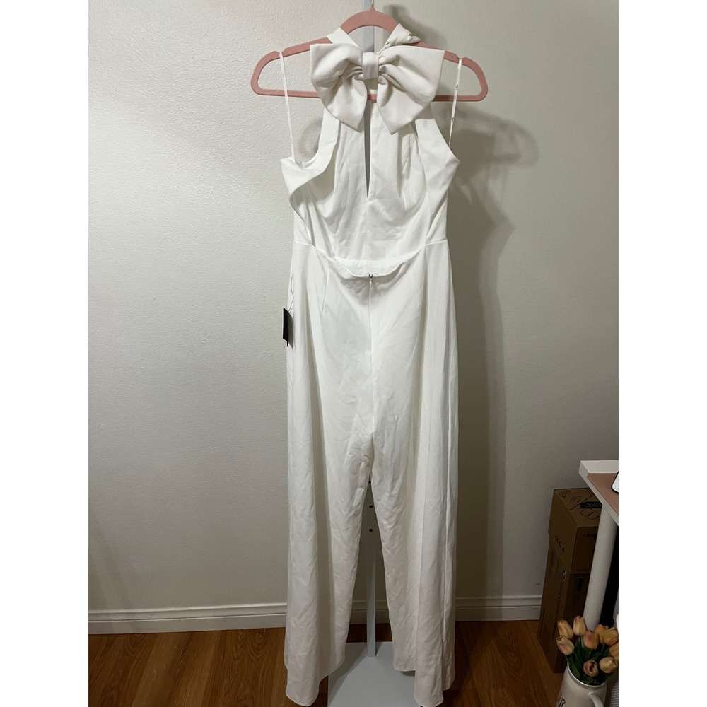 NWT Lulus Striking Elegance White Cutout Backless Halter Jumpsuit Medium - Picture 4 of 12
